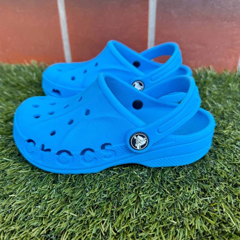 CROCS Kids Classic Clog in Bright Blue